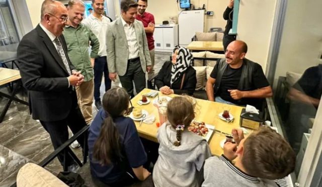 AK Parti Konya Teşkilatı Vatandaşlarla Buluştu AK Parti Konya Teşkilatı Vatandaşlarla Buluştu