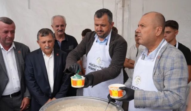 Küçükyoncalı’da Keşkek Şenliği Geleneksel Kültürle Renklenedi Küçükyoncalı’da Keşkek Şenliği Geleneksel Kültürle Renklenedi