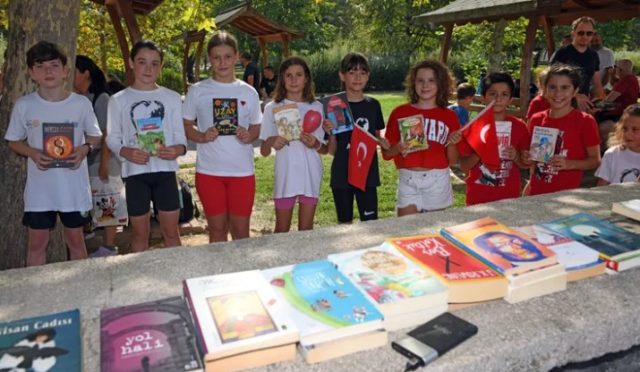 Sporculardan “1 Kitap 1 Fidan” Kampanyasına 500 Kitaplık Destek Sporculardan “1 Kitap 1 Fidan” Kampanyasına 500 Kitaplık Destek