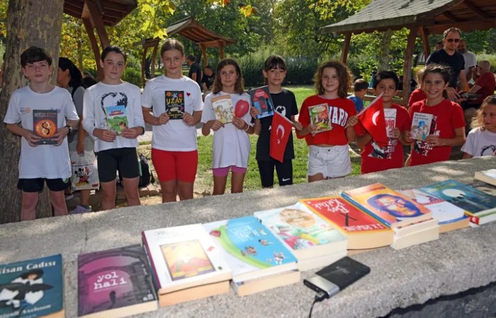 Sporculardan “1 Kitap 1 Fidan” Kampanyasına 500 Kitaplık Destek