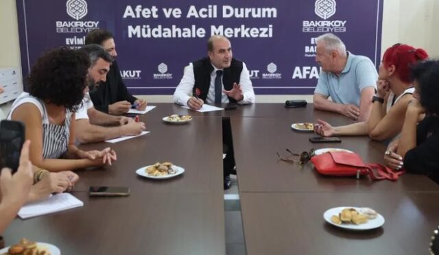 Bakırköy’de Muhtarlarla Deprem Hazırlık Toplantısı Yapıldı Bakırköy’de Muhtarlarla Deprem Hazırlık Toplantısı Yapıldı