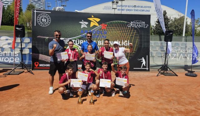 Büyükşehir Tenis Takımı Coşkuyla Kazandı