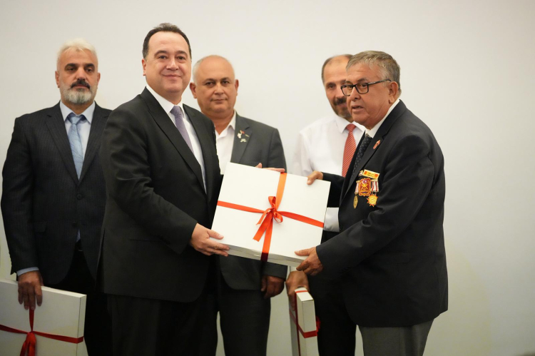 Başkan Dutlulu, Manisa’da Şehit Yakınları ve Gazilerle Buluştu Başkan Dutlulu, Manisa’da Şehit Yakınları ve Gazilerle Buluştu