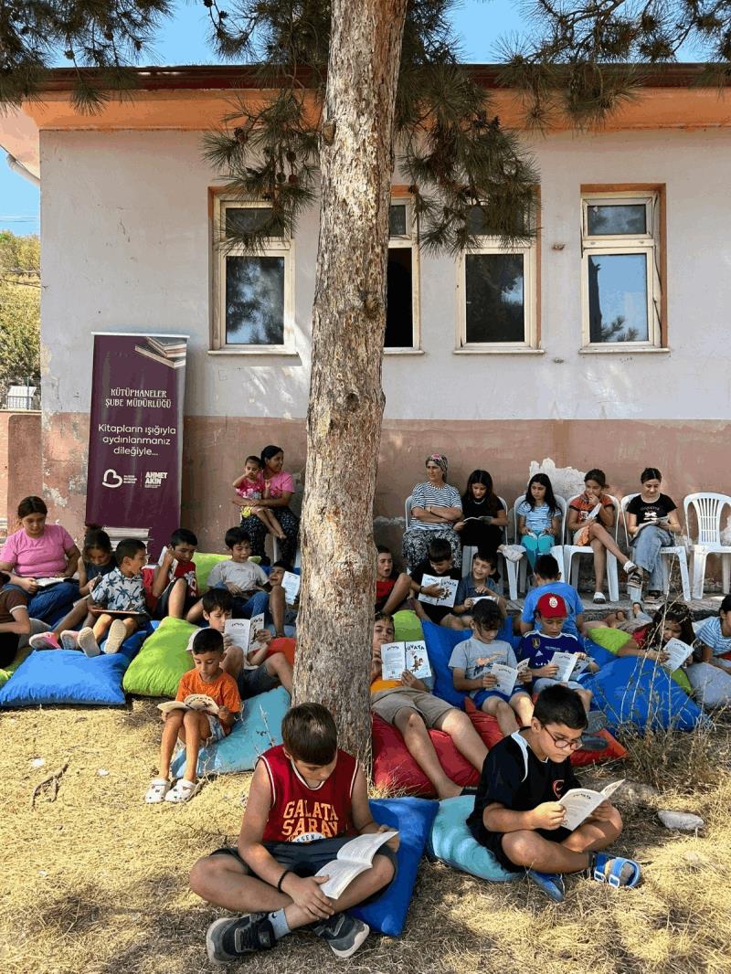 Büyükşehir, “Ağaç Altı Okumalar” ile Çocuklara Kitap Keyfi Yaşatıyor