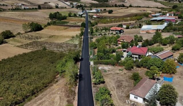 Söğütlü’nün Kırsalında Yollar Daha Konforlu ve Güvenli Söğütlü’nün Kırsalında Yollar Daha Konforlu ve Güvenli
