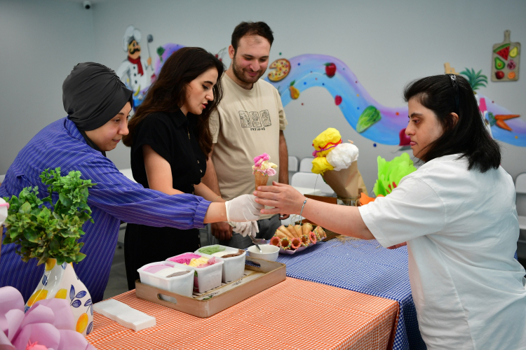 Beylikdüzü, Yazı Renkli Etkinliklerle Uğurladı