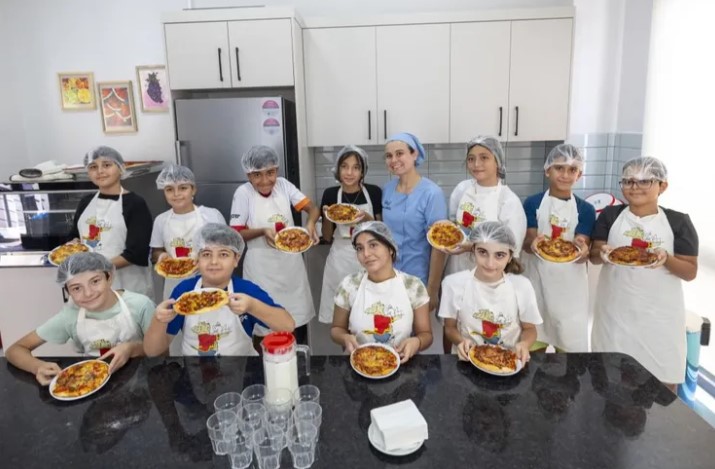 Mersin Mezitli’de Minik Şefler Pizza Keyfi Yaşadı