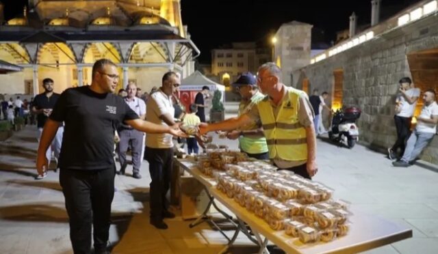 Nevşehir’de Kandil Günü İkramı Nevşehir’de Kandil Günü İkramı