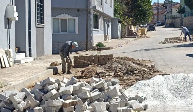 Pazaryeri’nde Bozulan Kaldırımlar Yenileniyor