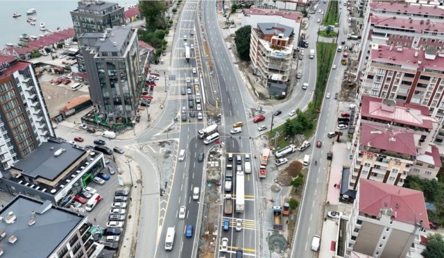 Trabzon’da Modern Kavşak Düzenlemesiyle Ulaşım Kolaylaşacak Trabzon’da Modern Kavşak Düzenlemesiyle Ulaşım Kolaylaşacak