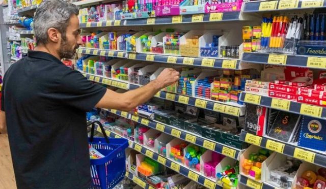 İzmir Büyükşehir’den Öğrencilere 48 Milyon TL’lik Kırtasiye Desteği