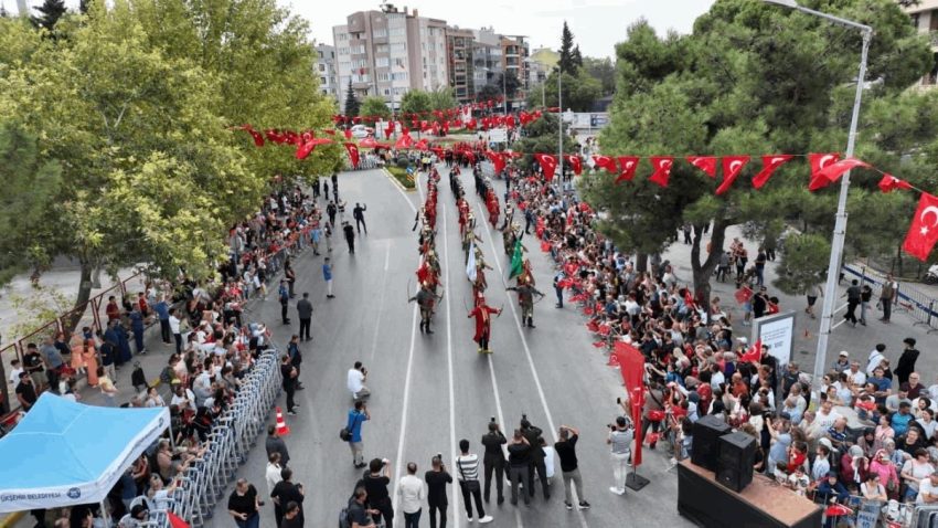 Balıkesir’de Kurtuluş Kutlamaları Renkli Görüntülere Sahne Oldu