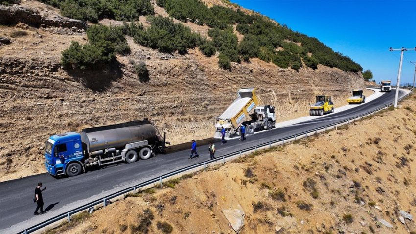 Başkan Çavuşoğlu Babadağ’da Yoğun İlgiyle Karşılandı