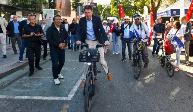 Başkent’te 7. Cadde Avrupa Hareketlilik Haftası’na Özel Trafiğe Kapatıldı Başkent’te 7. Cadde Avrupa Hareketlilik Haftası’na Özel Trafiğe Kapatıldı