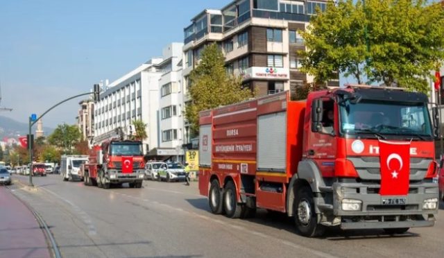 Bursa İtfaiyesi 311 Yıldır Vatandaşın Yanında Bursa İtfaiyesi 311 Yıldır Vatandaşın Yanında