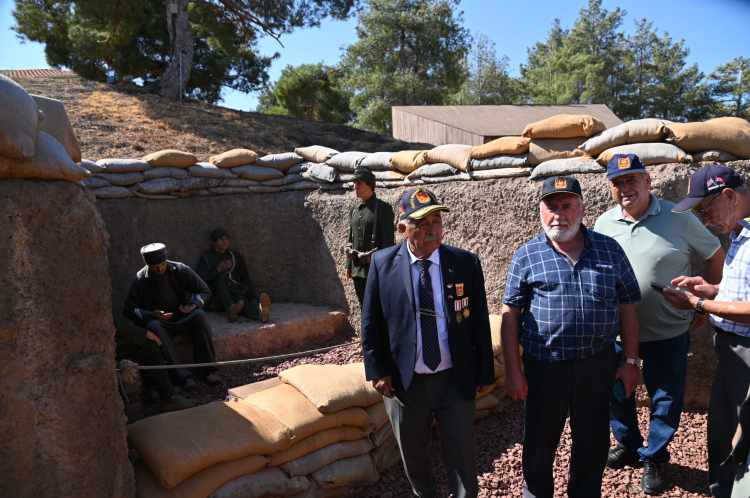 Manisalı Gazi ve Şehit Aileleri Çanakkale’de Tarihi Anları Yaşadı