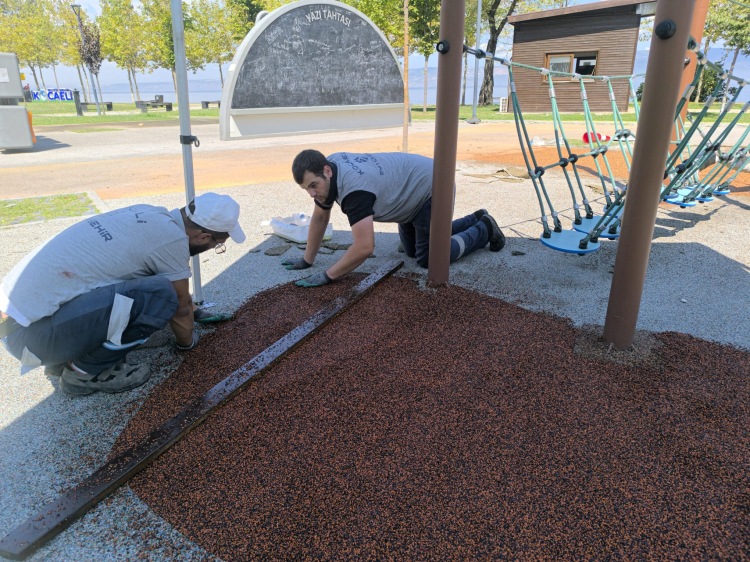 Karamürsel Ereğli Aktif Park’ta Zemin Yenileme Çalışması Tamamlandı