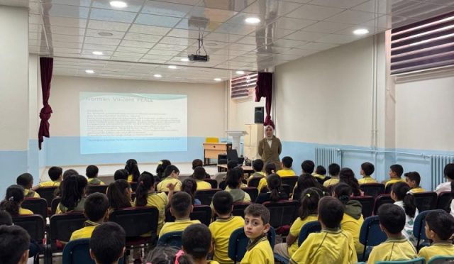 Malatya Büyükşehir Belediyesi’nden Öğrenci ve Velilere Eğitim Desteği Semineri