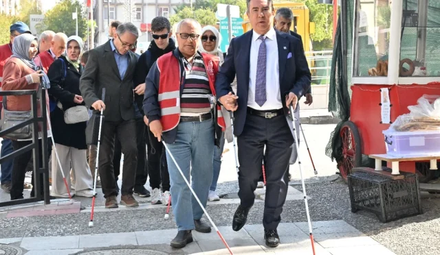 Beyaz Baston Günü Manisa’da Yürüyüşle Kutlandı