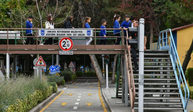 BÜYÜKŞEHİR BELEDİYESİ’NDEN ÇOCUKLARA TRAFİK EĞİTİMİ BÜYÜKŞEHİR BELEDİYESİ’NDEN ÇOCUKLARA TRAFİK EĞİTİMİ