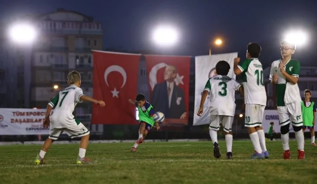 Denizli’de gençler 29 Ekim coşkusunu sporla kutladı