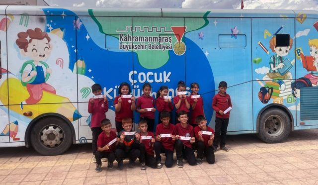 Büyükşehir’in Mobil Çocuk Kütüphanesi Yollarda Büyükşehir’in Mobil Çocuk Kütüphanesi Yollarda