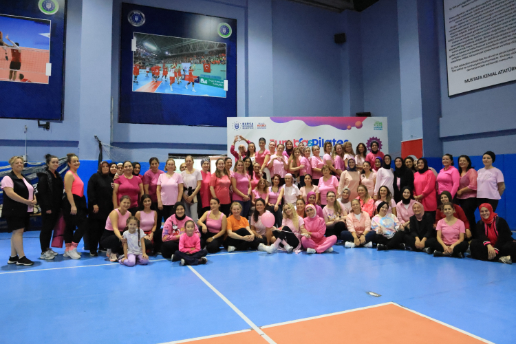 Bursa Büyükşehir’den Kadınlara Eğlenceli Spor Etkinlikleri Bursa Büyükşehir’den Kadınlara Eğlenceli Spor Etkinlikleri