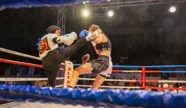 Kick Boks Tutkunları Kocaeli’de Buluştu Kick Boks Tutkunları Kocaeli’de Buluştu