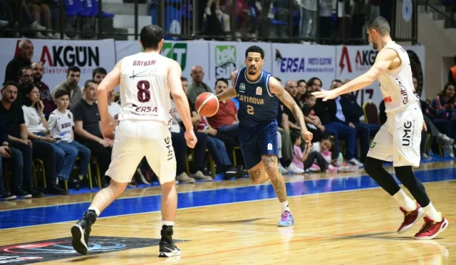 Çayırova Basketbolda Namağlup Serisini Sürdürüyor Çayırova Basketbolda Namağlup Serisini Sürdürüyor