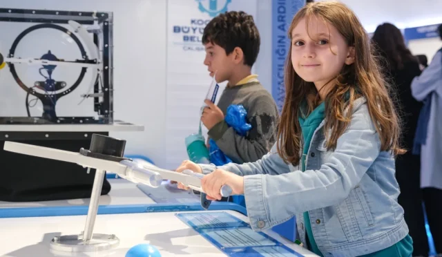 UçakPark: Çayırova’da Bilim Tutkusu Yoğun İlgi Görüyor UçakPark: Çayırova’da Bilim Tutkusu Yoğun İlgi Görüyor