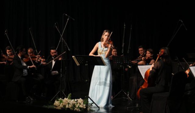Mersin Büyükşehir Belediyesi Oda Orkestrası İlk Konserini Verdi