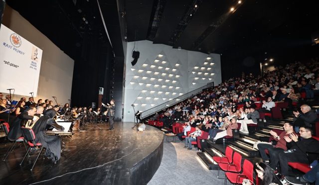 Denizli Büyükşehir Konservatuvarı’ndan Klasik Türk Müziği Dinletisi Denizli Büyükşehir Konservatuvarı’ndan Klasik Türk Müziği Dinletisi
