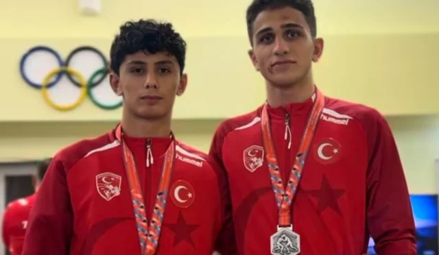 Bursa Büyükşehir Sporcuları Güreşte İki Madalya Kazandı Bursa Büyükşehir Sporcuları Güreşte İki Madalya Kazandı