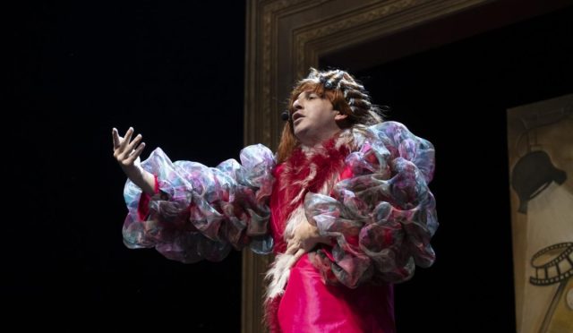 ‘Eyvah Nadir’ Mersin’de Sahneye Çıktı