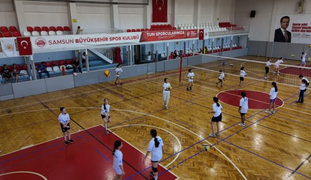 Büyükşehir Belediyesi Kış Spor Okullarını Başlattı Büyükşehir Belediyesi Kış Spor Okullarını Başlattı
