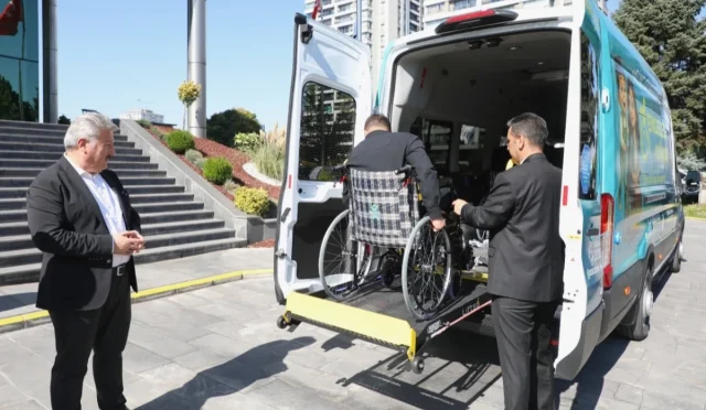 Melikgazi Belediyesi’nden engelleri kaldıran minibüs hizmeti