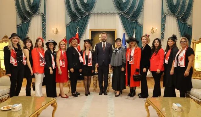 Bursa’da Şapka Devrimi’nin 100. Yılı Sergi ve Söyleşiyle Anıldı Bursa’da Şapka Devrimi’nin 100. Yılı Sergi ve Söyleşiyle Anıldı