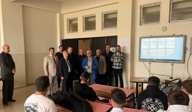 TOBB Proje Okulu’na Keşan Kaymakamı Mercan’dan Ziyaret TOBB Proje Okulu’na Keşan Kaymakamı Mercan’dan Ziyaret