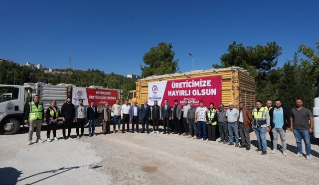 Denizli Büyükşehir, Yangınzedelere Yem ve Saman Desteği Sağladı Denizli Büyükşehir, Yangınzedelere Yem ve Saman Desteği Sağladı