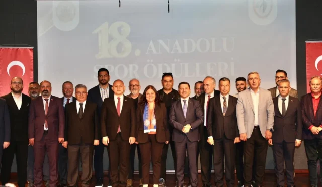 Rasim Arı, “Yılın Belediye Başkanı” ödülünü kazandı Rasim Arı, “Yılın Belediye Başkanı” ödülünü kazandı