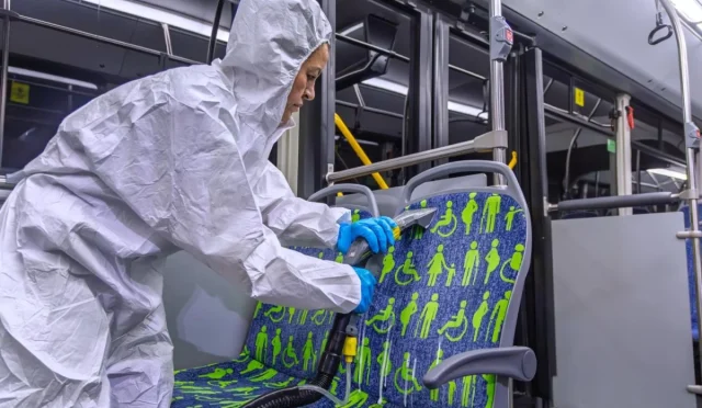 Kocaeli’de Toplu Taşıma Araçlarında Hijyen Seferberliği Kocaeli’de Toplu Taşıma Araçlarında Hijyen Seferberliği