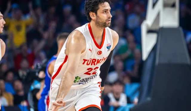 Furkan Korkmaz 2025-2026 Sezonunda TOFAŞ Forması Giyecek