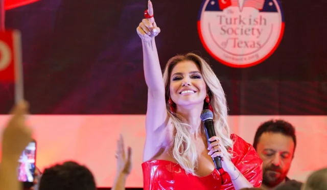 Gülben Ergen, Amerika Turnesine Dallas’la Merhaba Dedi