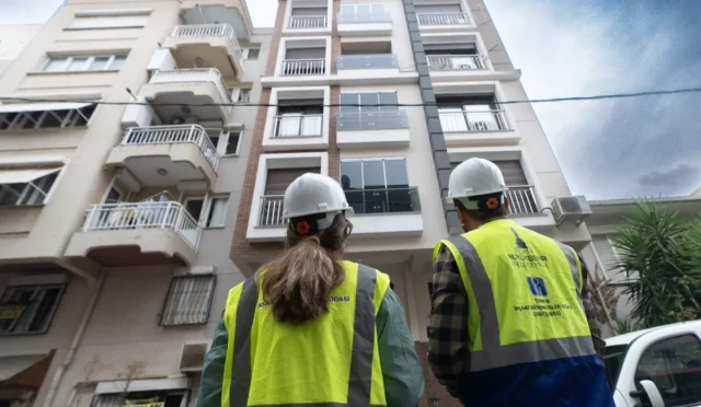 “İzmir Yenileniyor” Projesinde Başvurular Başladı “İzmir Yenileniyor” Projesinde Başvurular Başladı