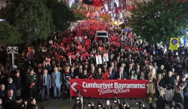 Manisa’da Cumhuriyet Bayramı Coşkusu Sokaklara Taştı