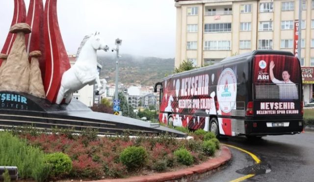 Nevşehir Belediye Başkanı Arı, SK Otobüsünü Sürdü Nevşehir Belediye Başkanı Arı, SK Otobüsünü Sürdü