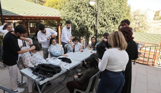 Nevşehir’de Özel Bireylere Saç ve Sakal Bakımı Yapıldı Nevşehir’de Özel Bireylere Saç ve Sakal Bakımı Yapıldı