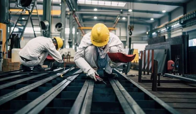 Ücretli Çalışan Sayısında Artış: Ticaret ve Hizmet Sektörü Lider