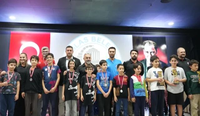 Milas’ta 29 Ekim Cumhuriyet Bayramı Satranç Turnuvası Yapıldı