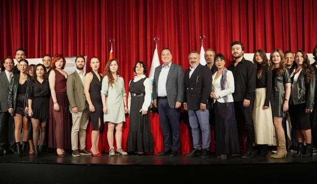 Manisa’da tiyatro sezonu Shakespeare gösterisiyle başlıyor Manisa’da tiyatro sezonu Shakespeare gösterisiyle başlıyor